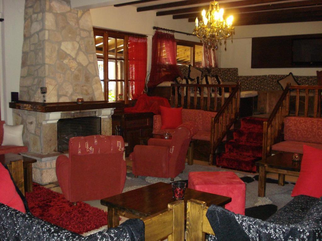 Hotel Koziakas Eláti Exteriör bild
